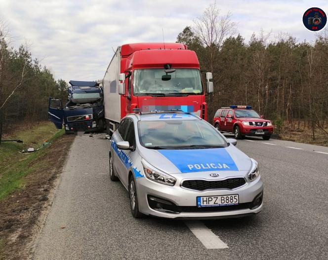 Zderzenie dwóch tirów na drodze krajowej nr 50 w miejscowości Karolina powiat piaseczyński