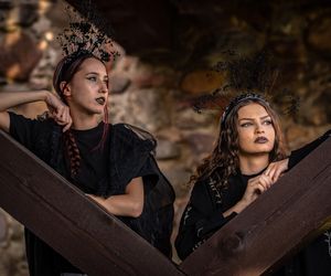 W piątkowy wieczór III Festiwal Teatralny na Zamku w Liwie otworzył poruszający i nietypowy spektakl „Ofelie”