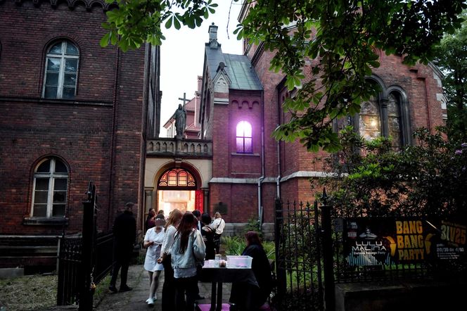 Rybnik. Urządzili całonocną imprezę techno w kaplicy. Tak wyglądala, mamy zdjęcia!