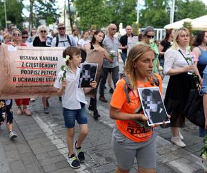 Pan Artur płakał w tracie białego marszu w Częstochowie. Kamilek śni mi się po nocach