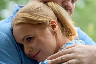 Przyjaciółki, 24 sezon, odc. 279. Anka (Magdalena Stużyńska), Paweł (Bartłomiej Kasprzykowski)