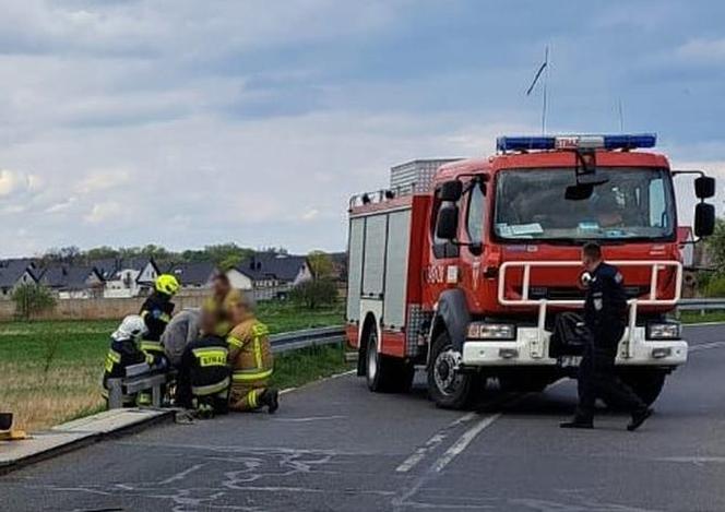 Pijany kierowca przebił barierki i spadł z mostu do rzeki