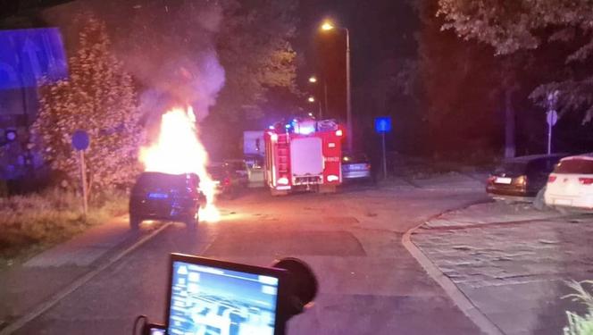 Pożar samochodu w Dąbrowie Górniczej 