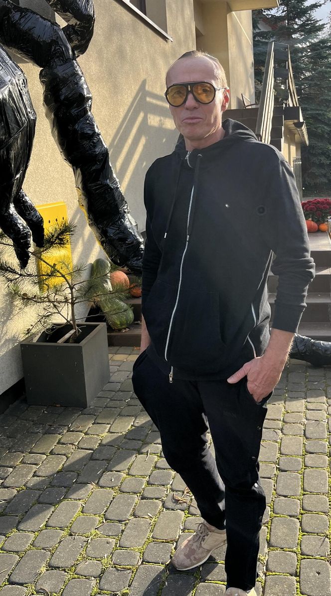 Gigantyczny pająk z plastikowych butelek ozdobił dom w Lublinie