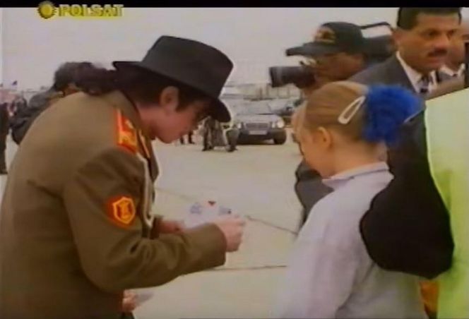 Michael Jackson zmarł 16 lat temu. Gdy odwiedził Polskę, wszyscy wstrzymali oddech. Te zdjęcia zachwycają