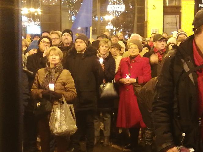 Manifestacja w obronie sądownictwa na Rynku Staromiejskim w Toruniu