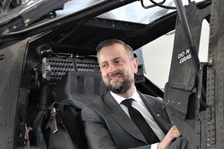 Minister Kosiniak-Kamysz w śmigłowcu Apache