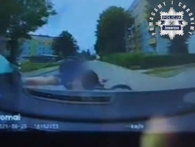 7-latek na rowerze wjechał pod samochód! Dziecko było bez opieki