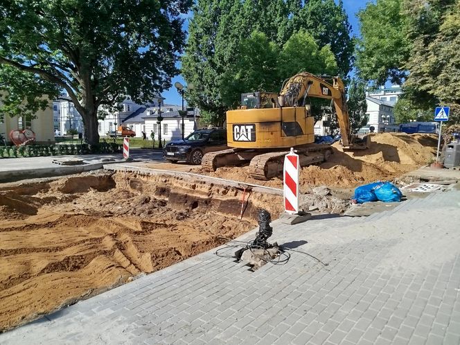 Rozkopanie dużego skrzyżowania odsłoniło fragmenty historii miasta Siedlce