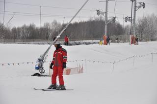 Dużo narciarzy na stoku w Krajnie koło Kielc