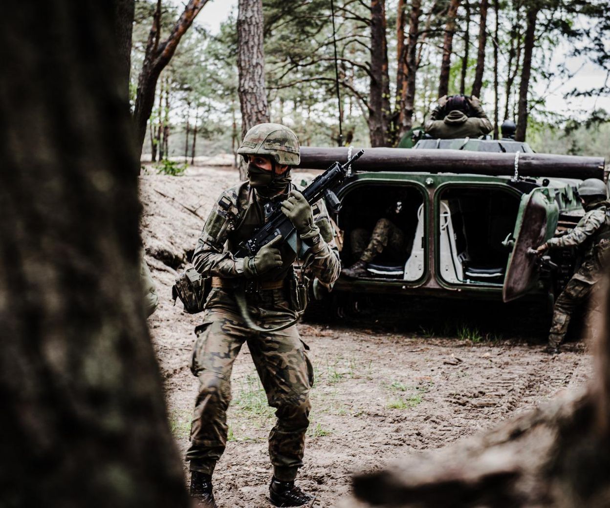Gen. Gromadziński o wyzwaniach polskiej obronności w dobie programu Safe i przemian …