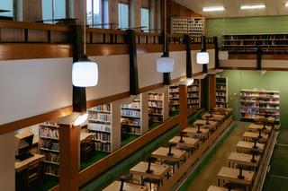 Biblioteka Uniwersytetu Opolskiego - zdjęcia. Zobacz zachowane wnętrza z lat 70.
