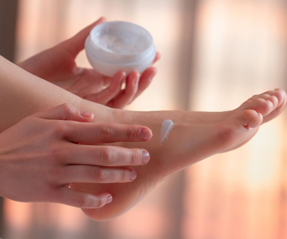 Domowa kuracja przed sezonem. 6 kroków, by twoje stopy były gotowe na lato