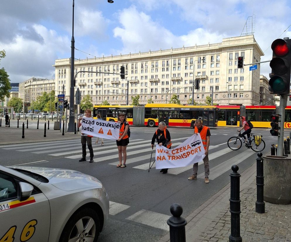 Ostatnie Pokolenie blokuje centrum Warszawy! Rafał Trzaskowski wykręcił się ze spotkania