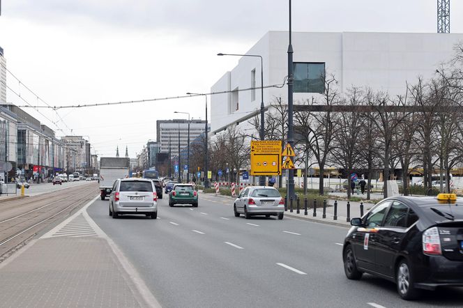 Marszałkowska w Warszawie zostanie zwężona. Tak wygląda przed przebudową 