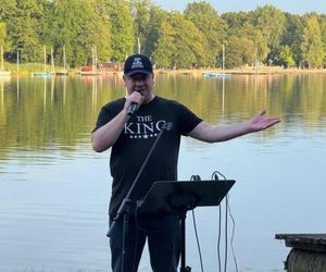 Poseł Michał Wójcik chce być nowym Elvisem Presleyem