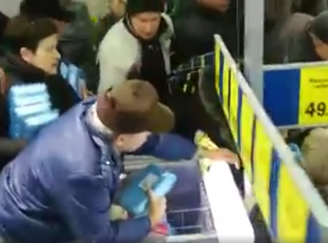 Walka o rybę z Lidla