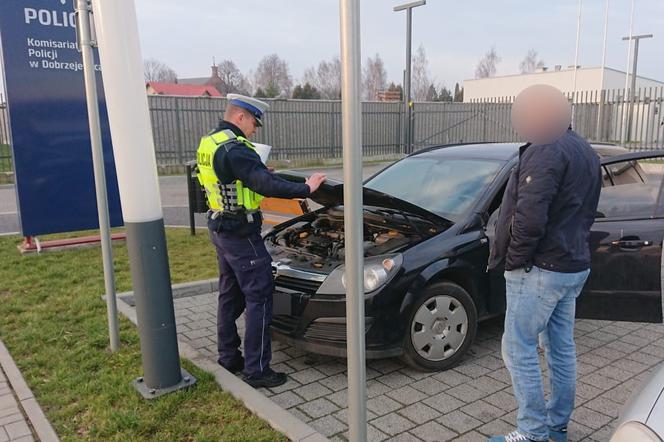 Zgłosił się do policjantów po dowód rejestracyjny. Skończył... z zarzutami!
