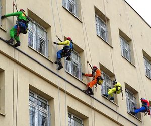 Superbohaterowie odwiedzili małych pacjentów szpitala w Koszalinie