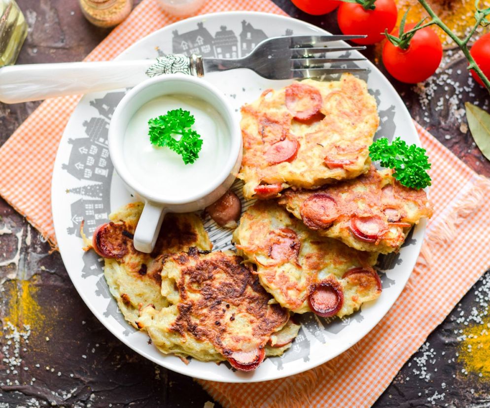 Łatwiutkie placuszki z parówkami lub kiełbaskami - super pomysł na ciepłe śniadanie lub lunch