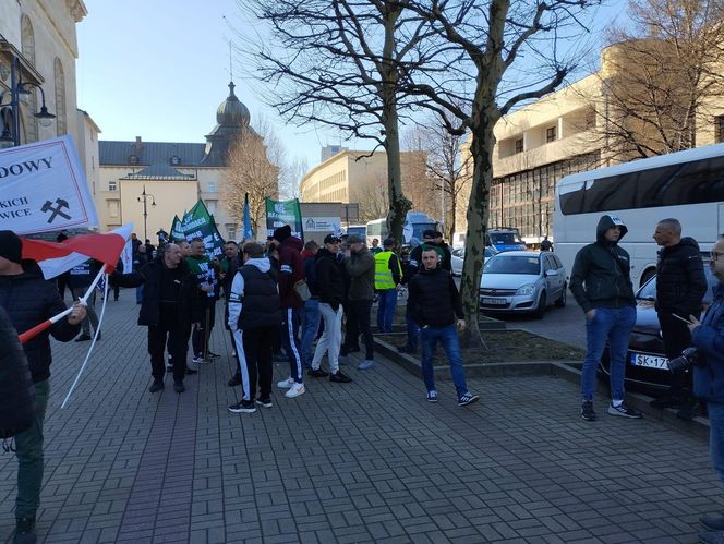 Górnicy protestowali pod ministerstwem przemysłu w Katowicach przeciwko likwidacji KWK Bielszowice