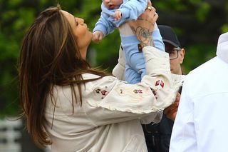 Karolina Gilon i syn. Ma kilka tygodni i juz jest gwiazdą