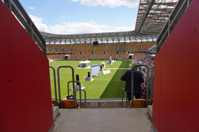 Kongres Świadków Jehowy Białystok 2024. Tłumy wiernych na Stadionie Miejskim