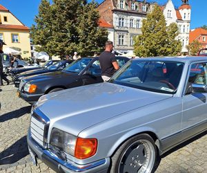 11. Zlot Pojazdów Zabytkowych. Klasyki motoryzacji opanowały Tarnowskie Góry