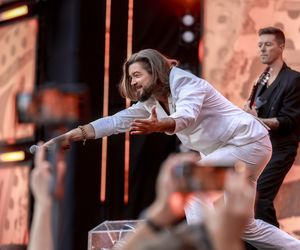 Michał Szpak tak się przejął na scenie, że zgubił mikrofon! Na szczęście nie był sam