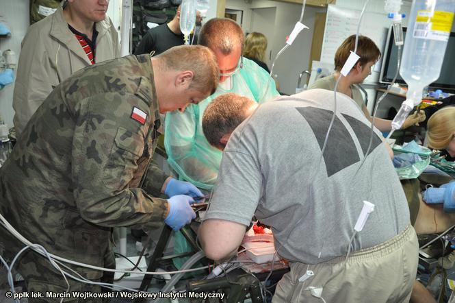 Wojskowi pomagają w szpitalach