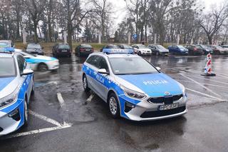 Toruńska policja ODEBRAŁA już prezenty! Nowe RADIOWOZY rozpoczęły służbę na drogach. Ile mają mocy?