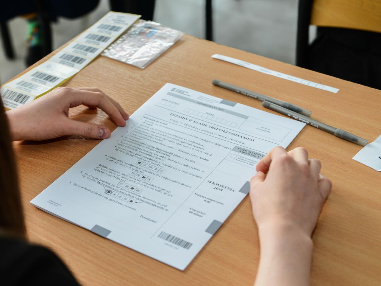 Egzamin Ósmoklasisty 2021 - język polski: temat rozprawki ZSZOKOWAŁ uczniów!