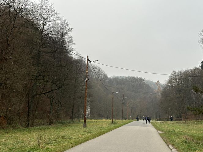 Najpiękniejsza wieś w Małopolsce zachwyca także jesienią. Leży na Szlaku Orlich Gniazd