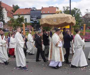 Boże Ciało 2025. Tysiące osób uczestniczyło w olsztyńskich procesjach