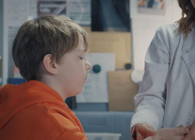 M jak miłość, odcinek 1874: Szymek (Staś Szczypiński), Aneta (Ilona Janyst)