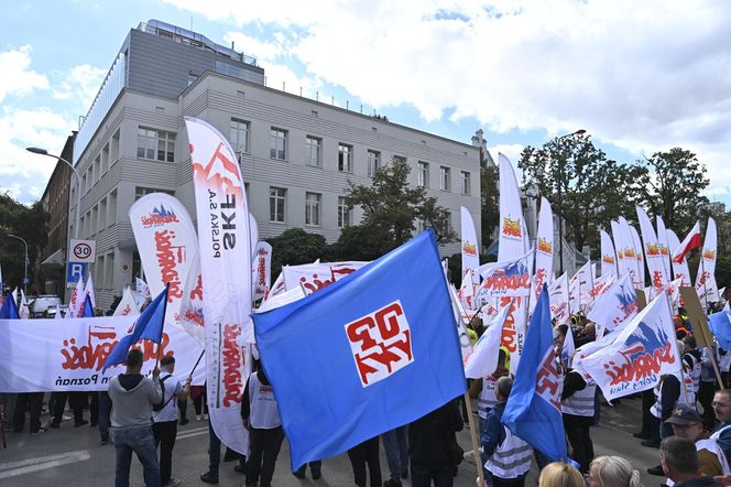 Protest pracowników pod ambasadą Turcji