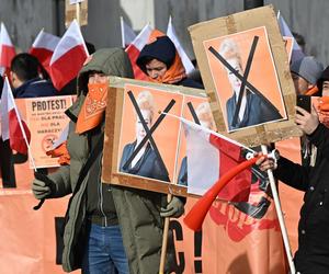 Protest kupców z Marywilskiej przed ratuszem