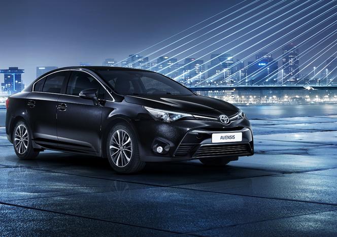 Nowa Toyota Avensis 2015