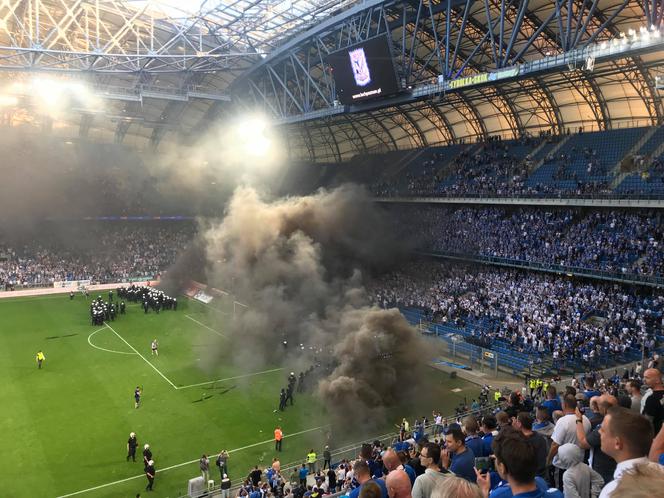 Zadyma na meczu Lech - Legia [ZDJĘCIA]