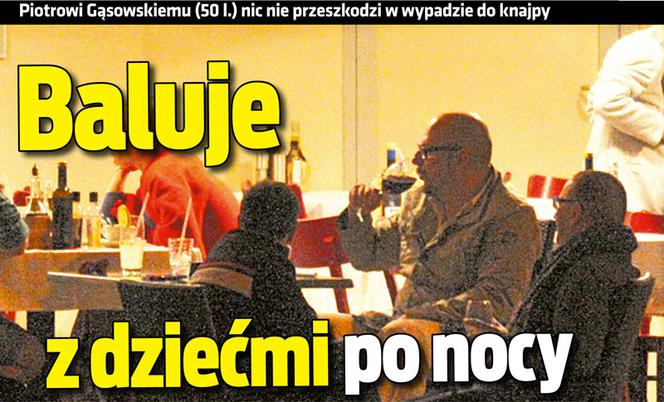 Baluje z dziećmi po nocy