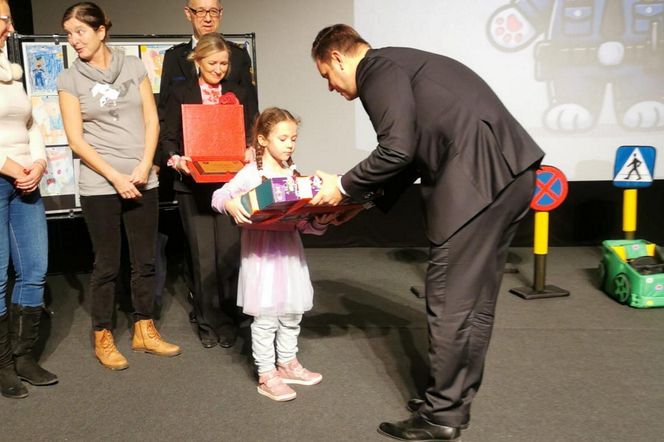 Oto nowa maskotka Straży Miejskiej w Świdniku. Lotkę wymyśliła 7-letnia Ola