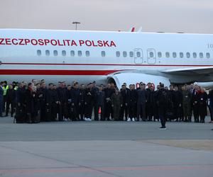 Samoloty bojowe tuż przy maszynie polskiej kadry. Są nagrania. Biało-czerwoni pod szczególną ochroną