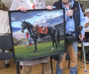 Kowboj o kulach. Tak Olbrychski wraca do zdrowia po operacji
