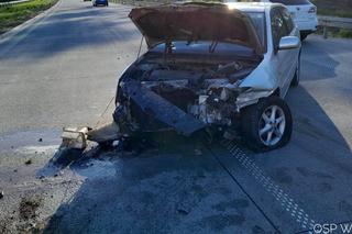 Osobówka wbiła się w barierki! Groźny wypadek na S5 pod Bydgoszczą [ZDJĘCIA] 