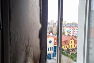 Pożar w wieżowcu na terenie Torunia. 7 zastępów straży w akcji