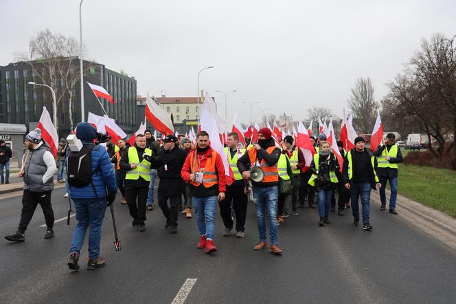 Protest rolników 20 marca w Lublinie. Przeszli ulicami miasta pod LUW