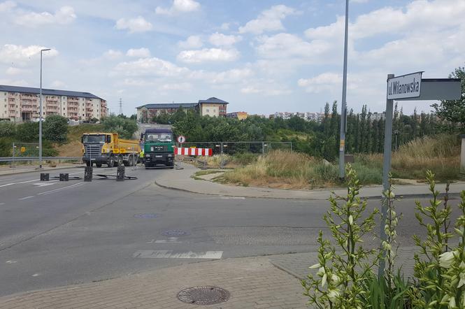 Prace na ulicy Wilanowskiej związane są z budową tunelu łączącego Jar Wilanowski