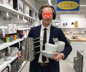 Poseł Konrad Berkowicz ujęty w sklepie IKEA. Internauci mają używanie. Najlepsze MEMY