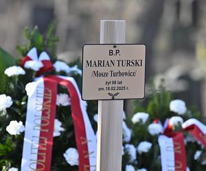 Warszawa pożegnała Mariana Truskiego. Wzruszające przemówienia na pogrzebie. „Przyjaciel i wybitny autorytet” 