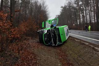 Zderzenie busa i samochodu. Trzy osoby ranne